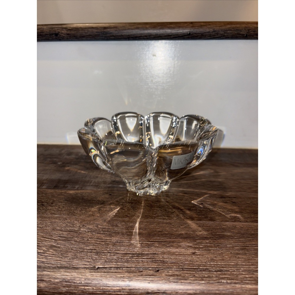 Mikasa Savoy Cut Lead Crystal 5 In. Scalloped Round Bowl.
